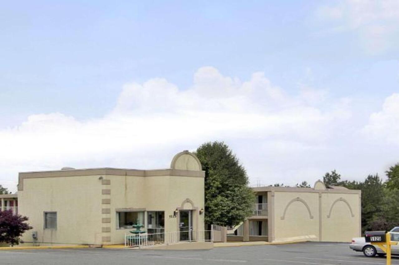 Rodeway Inn Concord Exterior photo