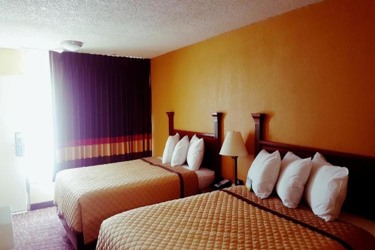 Rodeway Inn Concord Exterior photo