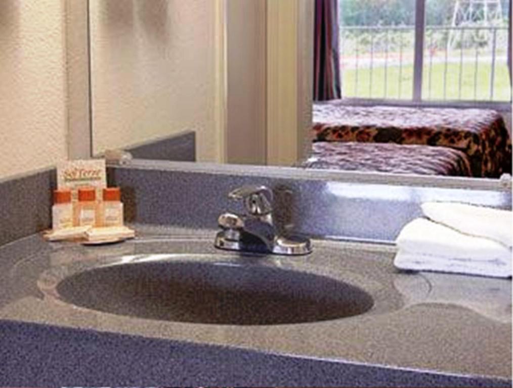 Rodeway Inn Concord Room photo